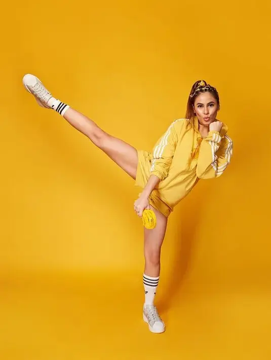 Valerie Thomas juga punya bentuk badan yang diidam-idamkan oleh banyak wanita. Seperti diketahui, ia memang rajin berolahraga. (Foto: instagram.com/valerieethomas)