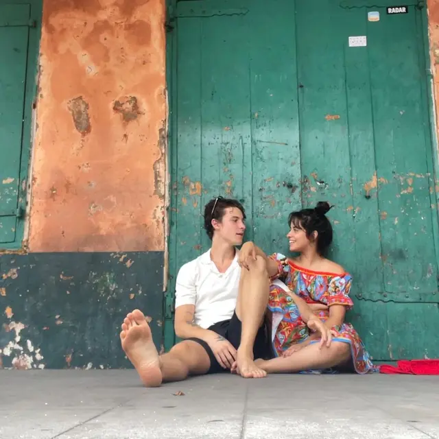 8 Momen Mesra Shawan Mendes dan Camila Cabello, Putus Usai 2 Tahun Lebih Pacaran