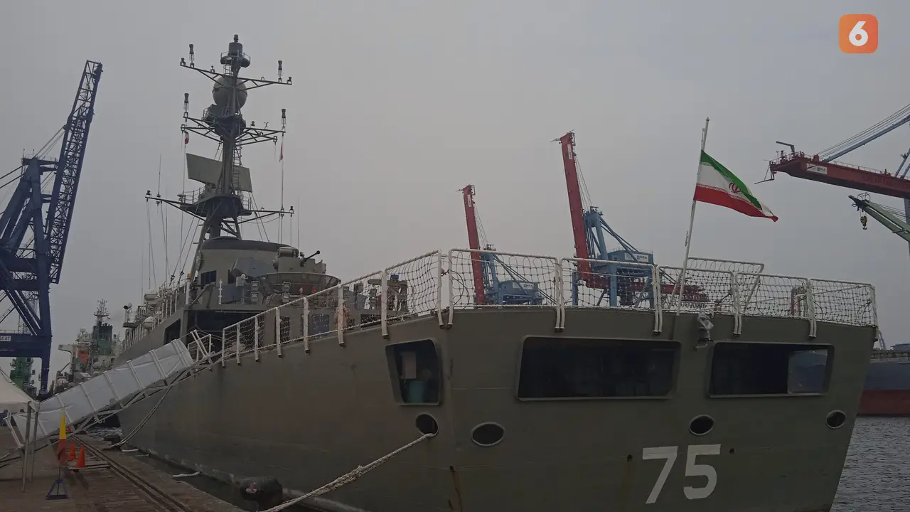 Kapal perang Iran, IRIS Dena berlabuh di Jakarta, Rabu (9/11/2022). (Safinatun Nikmah/Liputan6.com)