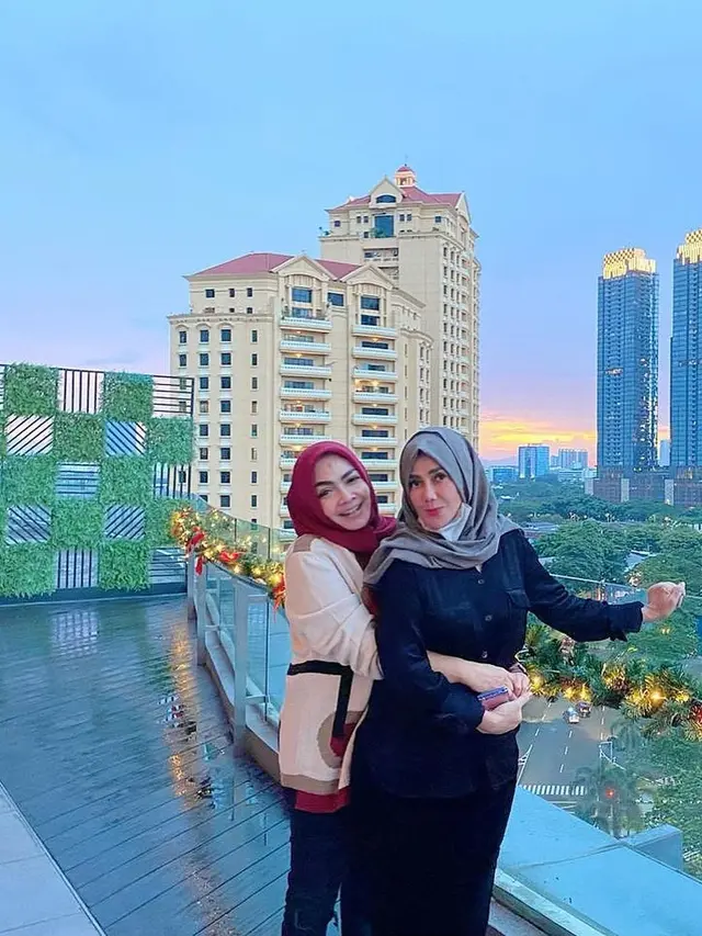 8 Potret Kebersamaan Rieta Amilia dan Amy Qanita, Disebut Besan Goals