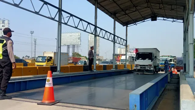 Jasamarga Metropolitan Tollroad (JMT) telah melaksanakan operasi Over Dimension Over Load (ODOL) selama 3 hari. (Dok Jasa Marga)