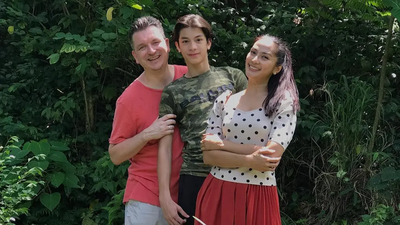 [Fimela] Maudy Koesnaedi dan Eddy Meijer