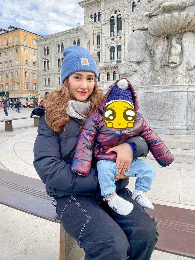 6 Potret Louise Anastasya saat Momong Anak, Disebut Bak Kakak dan Adik