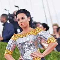 Ketika acara Met Gala 2016 berlangsung, Taylor dan Demi saling tak tegur sapa. Bahkan mereka menjauh satu sama lain. (AFP/Bintang.com)