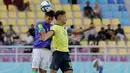<p>Pemain Timnas Ekuador U-17, Michael Bermudez (kanan) berduel udara dengan pemain Brasil U-17, Vitor Reis dalam pertandingan babak 16 Besar Piala Dunia U-17 di Stadion Manahan, Solo, Senin (20/11/2023). (Bola.com/Arief Bagus)</p>