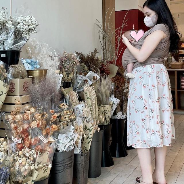 Suaminya Diduga Selingkuh dengan Arawinda, Ini 6 Potret Amanda Zahra Momong Anak