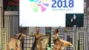 Penari difabel menampilkan tarian pembuka jelang diresmikannya Hitung Mundur Pelaksanaan Asian Para Games 2018 di JIExpo, Jakarta, Jumat (6/10). Asian Para Games 2018 akan berlangsung di Jakarta, 6-13 Oktober. (Liputan6.com/Helmi Fithriansyah)
