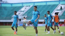 Para pemain Persikabo 1973 menggelar ofiicial training di Stadion Maguwoharjo, Sleman, Minggu (2/7/2023) WIB. (Bola.com/Nandang Permana)
