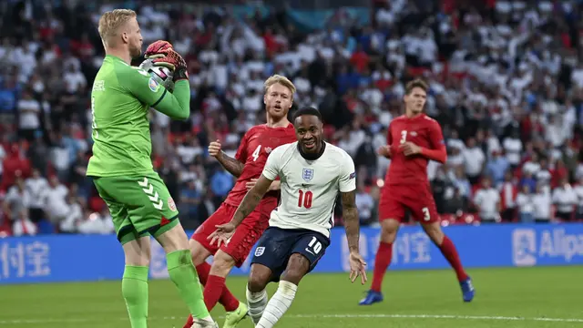 Foto Piala Eropa: Singa Berhasil Menjinakan Dinamit, Inggris Hadapi Italia di Final Euro 2020