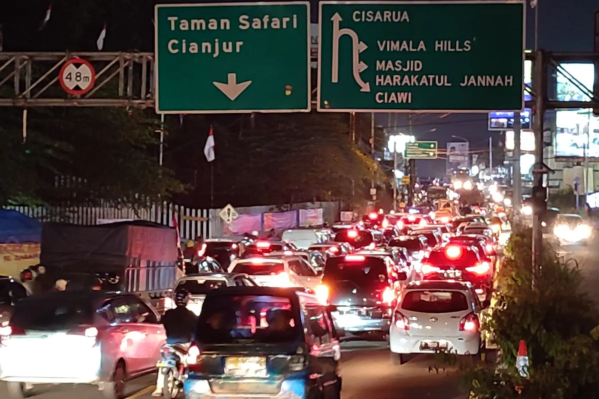 Antrean Kendaraan di Puncak Bogor