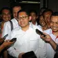 Usai berdoa bersama, Anas Urbaningrum, menyempatkan menjawab beberapa pertanyaan wartawan di depan ruang sidang pengadilan Tipikor Jakarta, (18/9/2014). (Liputan6.com/Helmi Fithriansyah)
