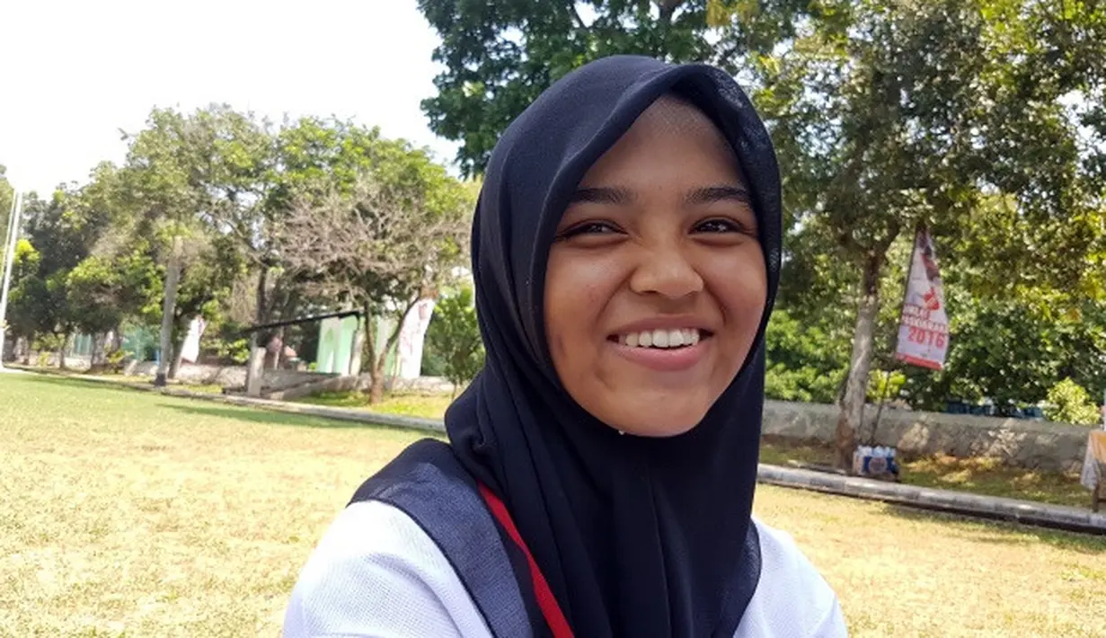 Sementara tugas membawa baki di upacara penurunan bendera Pusaka dipercayakan kepada Cut Aura Maghfirah, siswi SMAN 1 Jeumpa Puteh, Banda Aceh. (instimewa)