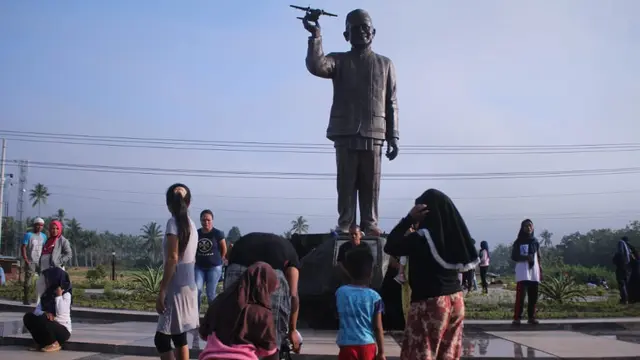 Patung BJ Habibie Gorontalo (Arfandi Ibrahim/Liputan6.com)