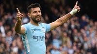 Sergio Aguero yang pensiun dini pada Desember 2021 bersama Barcelona akibat masalah kesehatan, tercatat membela The Citizens selama 10 musim mulai 2011/2012 hingga 2020/2021. Ia total mencetak 9 gol untuk Manchester City dalam 16 laga Derby Manchester. (AFP/Oli Scarff)