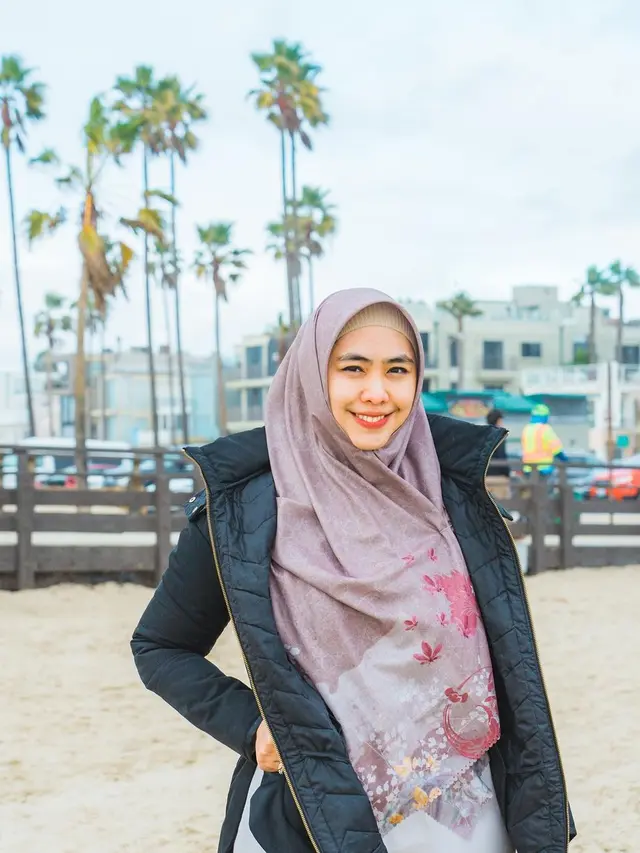 8 Potret Oki Setiana Dewi dan Keluarga saat di Los Angeles, Kerja Sekaligus Liburan
