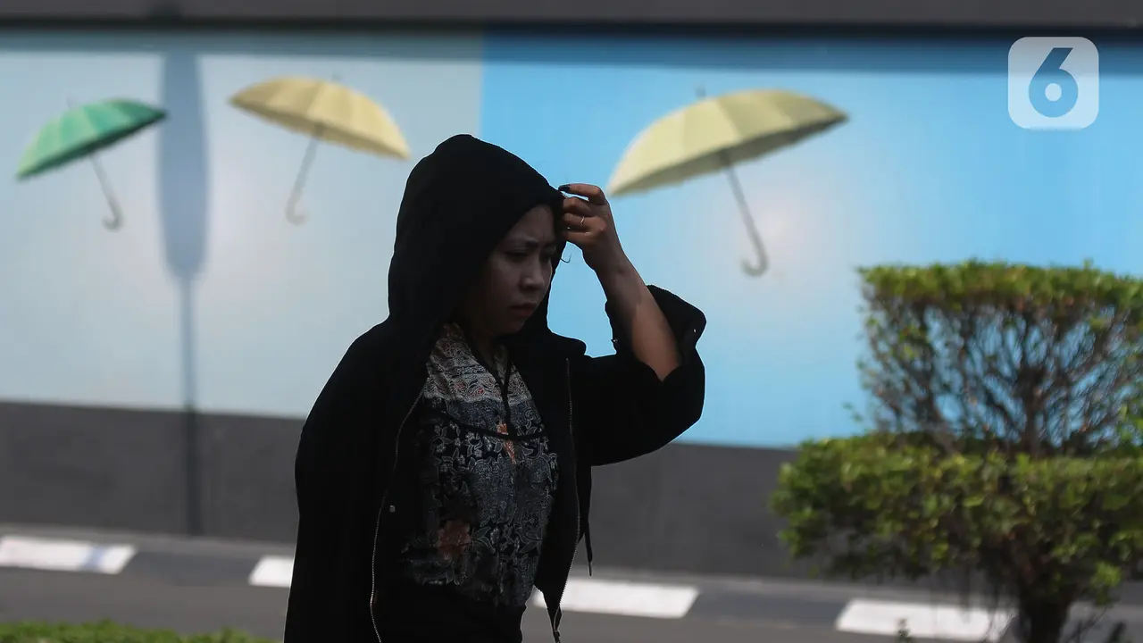 Langit pagi Indonesia di akhir pekan, Sabtu (4/5/2024) sebagiannya diprediksi cerah, berawan, cerah berawan, berawan tebal, kabut, hujan ringan, dan hujan petir. Begitulah prakiraan cuaca Indonesia hari ini.