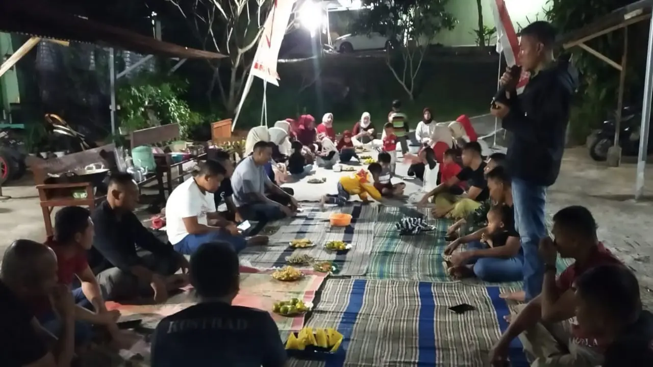 Tirakatan di asrama Yonif 411/Pandawa/6/2 Kostrad Salatiga menyambut HUT ke-80 RI