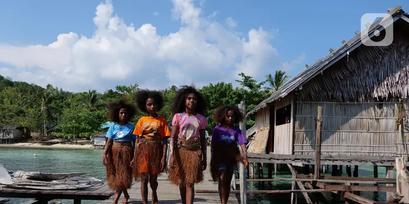 Aktivitas Anak-Anak Papua di Rumah Seni Sawinggrai