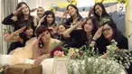 Para sahabat menyiapkan kejutan khusus Raisa yang akan menikah.
