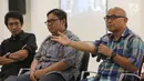 Bachtiar Firdaus (kanan) dan aktivis 98 saat menjadi pembicara dalam talkshow 20 tahun (Belum Tuntasnya) Reformasi di Kampus UI Salemba, Jakarta, Sabtu (19/5). Talkshow membahas Anti KKN, Supremasi Hukum dan Dwifungsi ABRI. (Liputan6.com/Fery Pradolo)