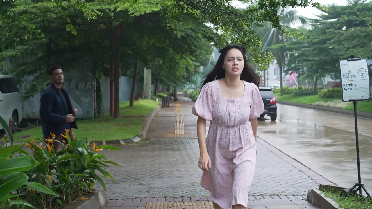 Di Antara Dua Cinta