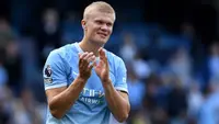 Penyerang Manchester City asal Norwegia, Erling Haaland (nomor punggung 9), memberikan tepuk tangan kepada para penggemar usai pertandingan sepak bola Liga Premier Inggris antara Manchester City dan Coventry City di Stadion Etihad, Manchester, Inggris barat laut, pada 5 September 2026.
(PETER POWELL/AFP)