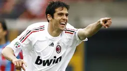 Milan's forward Ricardo Kaka of Brazil jubilates after he scores againtst Catania during their Serie A football match at Massimino Stadium in Catania on May 3, 2009. AFP PHOTO / Marcello PATERNOSTRO 