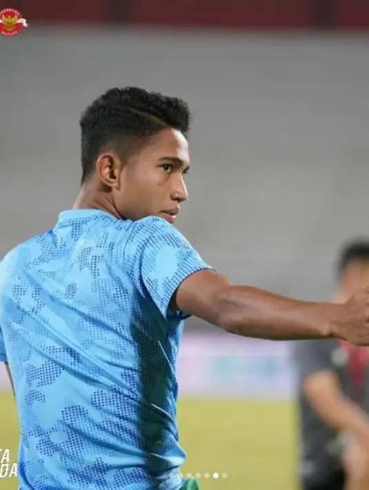 Wonderkid asal Persebaya Surabaya ini diyakini akan menjadi tulang punggung Timnas di masa depan. Visi bermainnya yang apik, membuat Marselino Ferdinan sangat layak jadi jenderal lini tengah Garuda. Meski masih 17 tahun, ketenangannya patut diacungi jempol. (Liputan6.com/IG/@pssi)