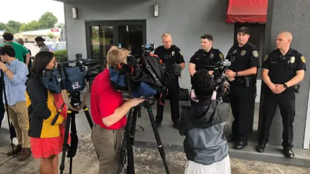 [Bintang] Usai Jalan Kaki Sejauh 32 Km karena Mobil Mogok, Pria Ini dapat Hadiah Mengejutkan dari Sang Bos