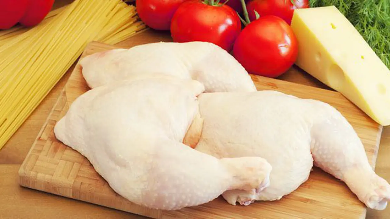 Daging ayam kampung/Copyright Shutterstock
