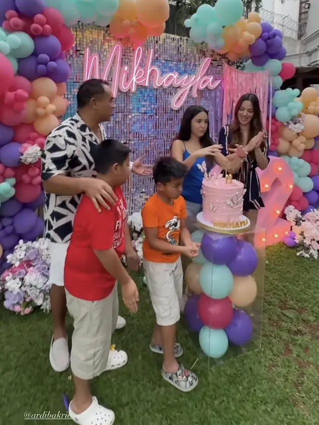 Mikhayla Putri Nia Ramadhani  saat Rayakan Ulang Tahun ke-12. [@ramadhaniabakrie]