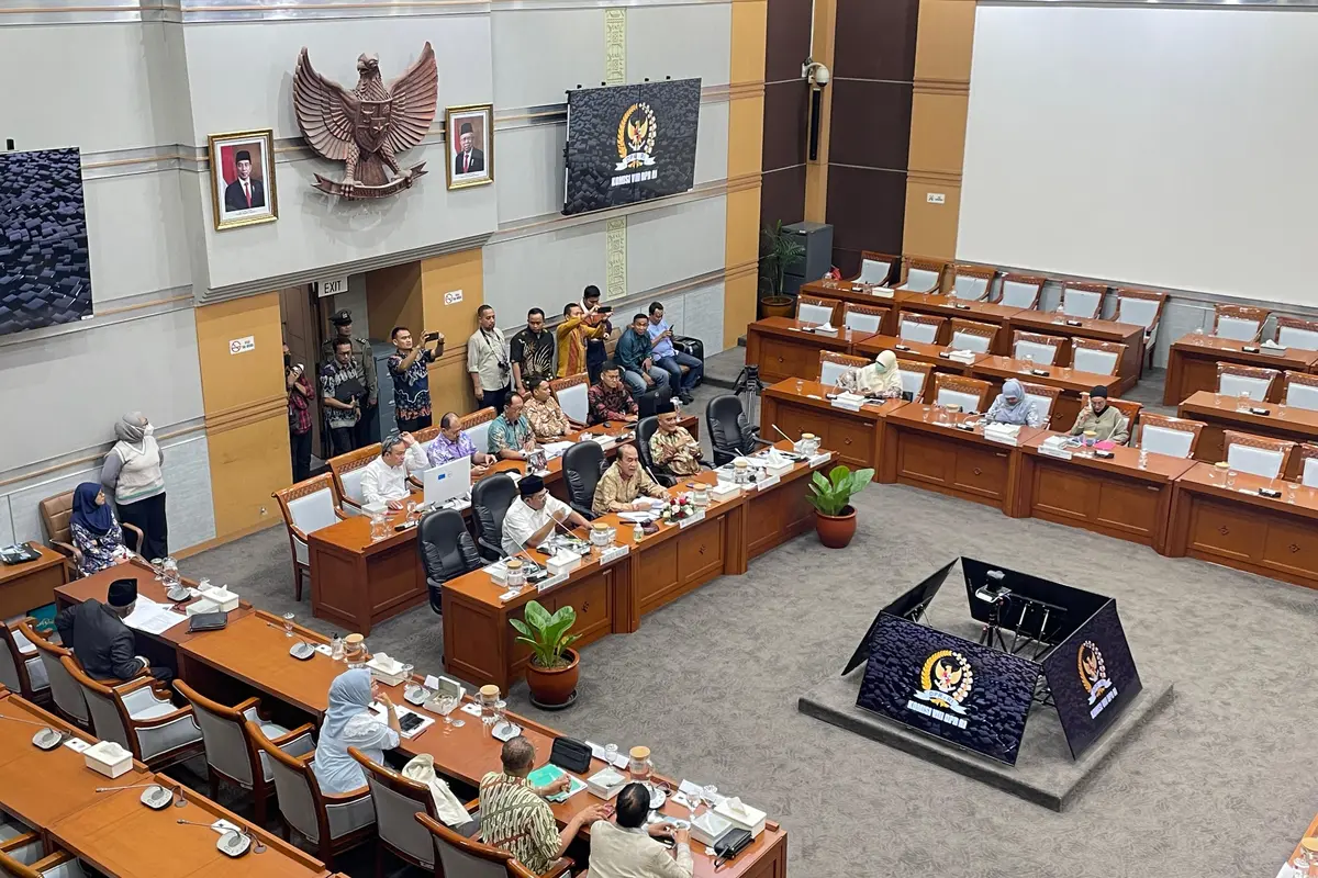 Menteri Agama Yaqut Cholil Qoumas kembali absen dalam rapat kerja bersama Komisi VIII DPR RI pada Jumat (27/9) pagi.