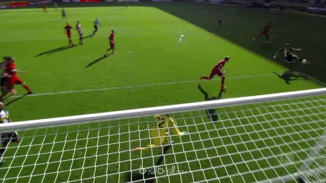 Brace Thorgan Hazard membawa Borussia M'Gladbach menang comeback 2-1 atas tim tamu Hertha Berlin dalam lanjutan Bundesliga, Sabtu ...