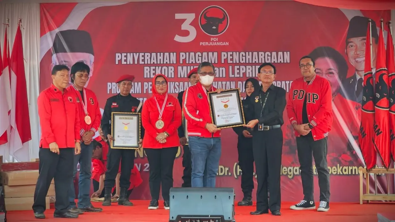 PDI Perjuangan menerima penghargaan dan piagam dari Museum Rekor Dunia Indonesia (MURI) dan Lembaga Prestasi Indonesia Dunia (Lemprid)
