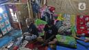Aktivitas warga di permukiman padat kawasan Muara Angke, Jakarta, Rabu (5/2/2020). Bank Dunia mencatat selama 15 tahun terakhir, Indonesia telah membuat kemajuan luar biasa dalam mengurangi tingkat kemiskinan yang sekarang berada di bawah 10%. (Liputan6.com/Herman Zakharia)