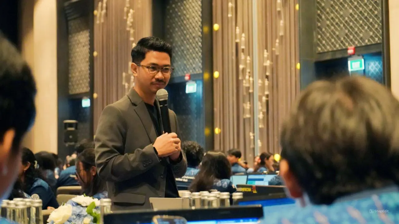 CEO Mentorbox.id Iskandar menjelaskan mengenai keunggulan program mentorbox.id yang ditujukan bagi calon tenaga kerja profesional agar siap menghadapi dunia kerja di era digital. (Liputan6.com/Jayadi Supriadin)