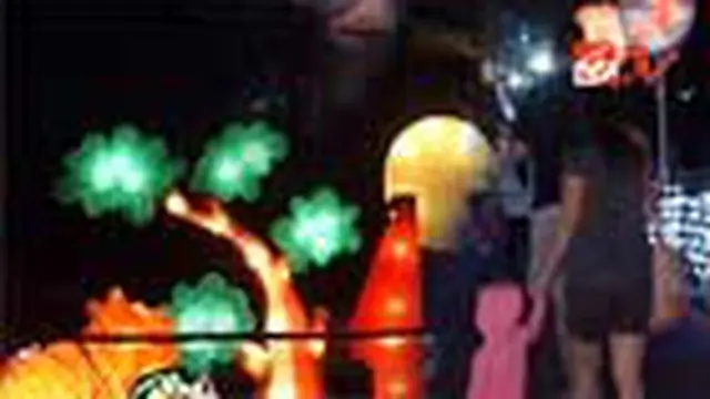 Hibur Anak-anak di Pesta Lampion