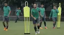 Pemain Timnas Indonesia U-23, Ilija Spasojevic, saat latihan di Lapangan ABC Senayan, Jakarta, Rabu (25/4/2018). Latihan tersebut dalam rangka persiapan Anniversary Cup 2018. (Bola.com/M Iqbal Ichsan)