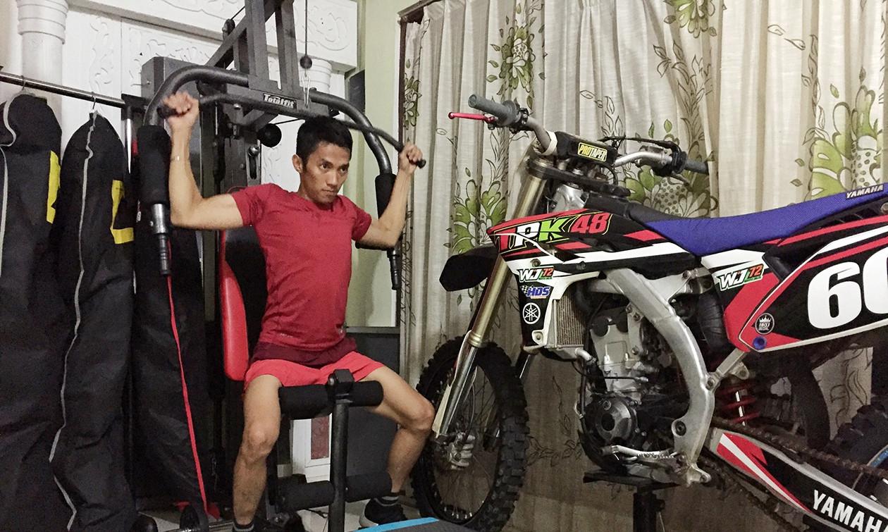 Pebalap Yamaha Indonesia, Wahyu Aji Trilaksana, berlatih fisik sembari berpuasa Ramadan. (Yamaha Racing Indonesia) 