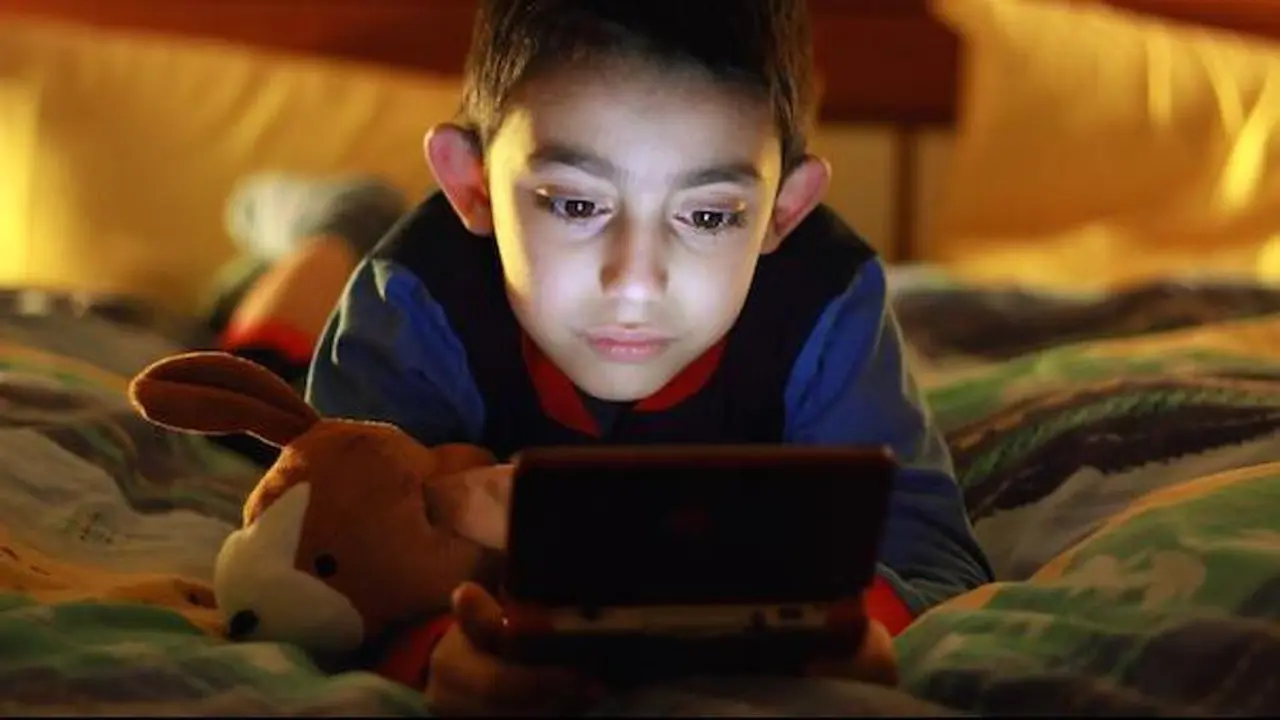[Bintang] Ilustrasi Anak Main Game