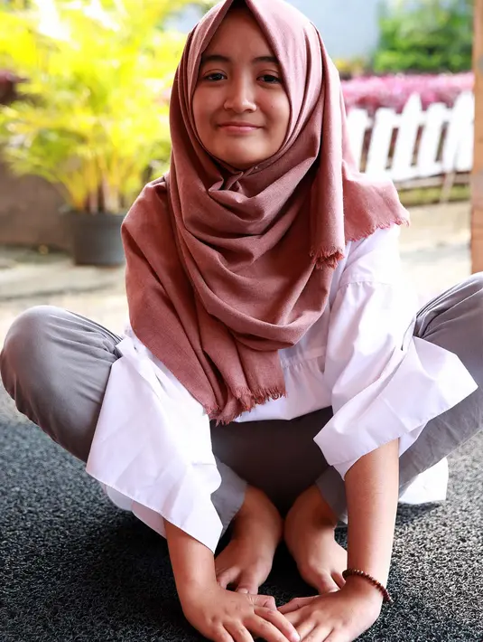 Gadis cantik berusia 18 tahun itu, berhasil menyita perhatian publik berkat keberaniannya mengikuti ajang Stand Up Comedy Academy. Padahal, ia mengaku bahwa dirinya sebagai tipe pemalu. (Deki Prayoga/Bintang.com)