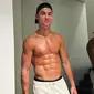 Eden Hazard Tak Mau Punya Tubuh Berotot Seperti Cristiano Ronaldo, Lebih Pilih Minum Bir Ketimbang Ngegym (doc: Instagram.com/cristiano)