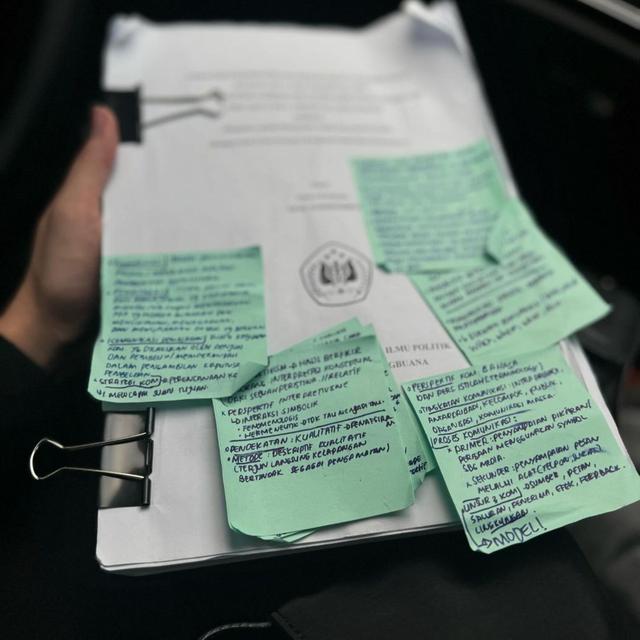 8 Potret Sonya Fatmala Lulus Sidang Skripsi di Usia 30 Tahun, Tetap Bangga