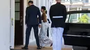 Pemimpin Myanmar Aung San Suu Kyi tiba di Gedung Putih, Washington, untuk bertemu Presiden AS Barack Obama, Rabu (14/9). Dalam kunjungannya kali ini, Suu Kyi dijadwalkan pula akan bertemu dengan sejumlah pejabat teras Gedung Putih. (Jim Watson/AFP)