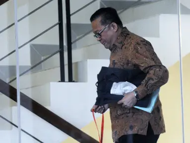 Dirut PTPN IX Iryanto Hutagaol bersiap menjalani pemeriksaan di Gedung KPK, Jakarta, Selasa (12/11/2019). Iryanto diperiksa sebagai saksi untuk tersangka Direktur Pemasaran PTPN III (Persero) I Kadek Kertha Laksana terkait suap pengelolaan distribusi gula di PTPN III 2019. (merdeka.com/Dwi Narwoko)