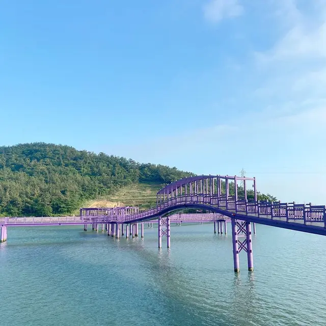 Pulau di Negara Ini Identik dengan Warna Ungu, 6 Potretnya Bikin Kagum