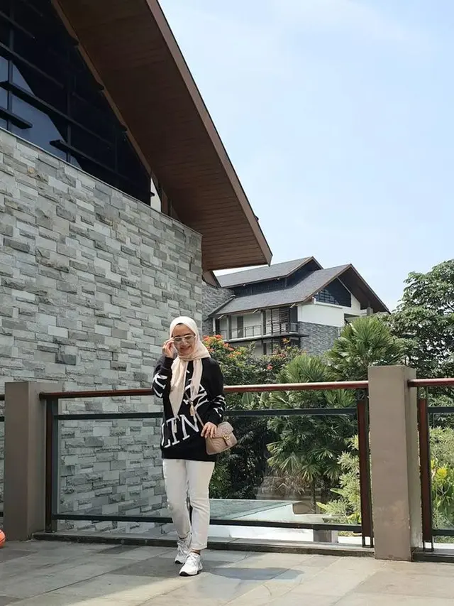 Nini Carlina (Instagram/ninicarlina_real)