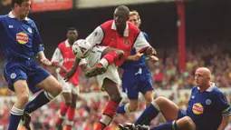 Partick Viera merupakan salah satu pemain kunci ketika Arsenal mendapatkan gelar The Invicibles pada Liga Inggris musim 2003/2004 karena meraih juara tanpa sekalipun merasakan kekalahan. Selama 9 musim ia berhasil mengoleksi 9 trofi bersama The Gunners. (Foto: AFP/Adrian Dennis)