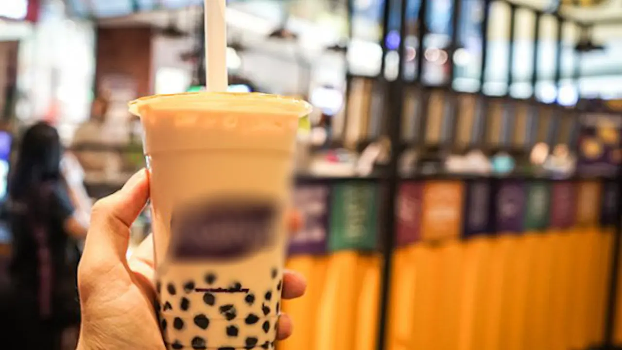 Disangka Bubble, Pria Ini Malah Makan Cicak