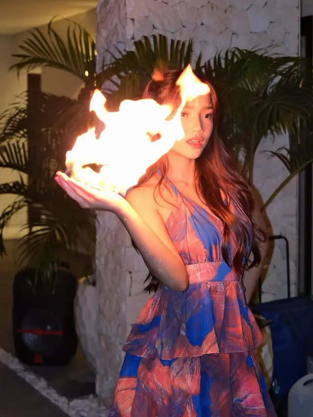 Fuji An Kenakan Long Dress Ruffle dengan harga terjangkau. [@fuji_an]